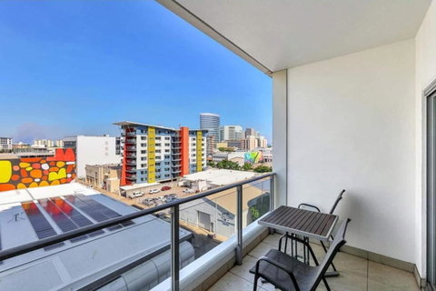 City Views On Pool Level King Bed Or Twin Share - Accommodation Georgetown 2
