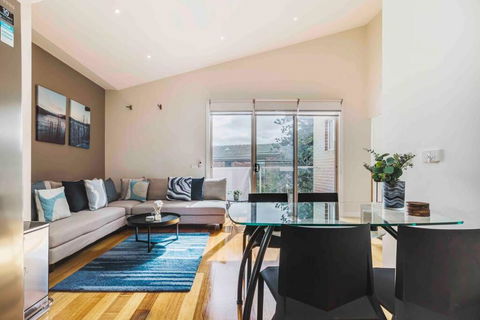 Coastal Escape, Townhouse Steps From The Sea - Accommodation Georgetown 0