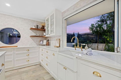 Coastal Retreat Modern Home In Scarborough - Accommodation Georgetown 0