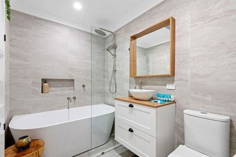 Coastal Retreat Modern Home In Scarborough - Accommodation Georgetown 2