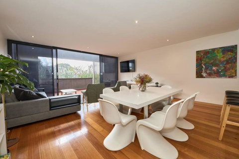 Debonair Townhouse - 150 Metres To Beach - Accommodation Georgetown 3