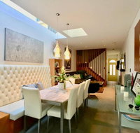3 Storey Home Close Walk to Fox Studios SCG  City - Accommodation Georgetown