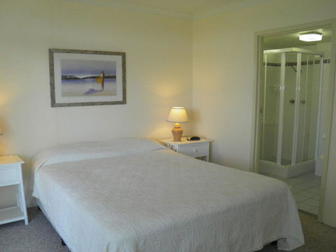 30 'The Commodore' 9-11 Donald Street - Fabulous 3 Bedroom 2 Bathroom 2 Carspaces - Accommodation Georgetown 1