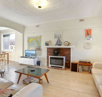 4 MONTROSE AVE - retro home in the heart of town - Accommodation Georgetown