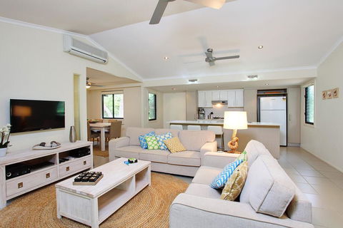 6 Orania Court - Rainbow Shores, Absolutely Gorgeous Beach Side Property Within 200 Metres Walk To The Beach - Accommodation Georgetown 0