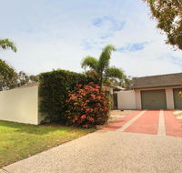 6 Petrie Ave Marcoola Pet Friendly Linen supplied - Accommodation Georgetown