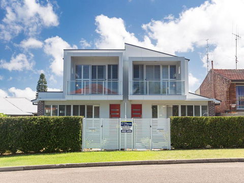 7 Judith Street - Stunning Duplex With Ducted Air - Accommodation Georgetown 0