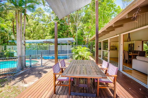 8 Satinwood Drive - Rainbow Shores, Architecturally Designed, Pool, Walk To Beach - Accommodation Georgetown 2