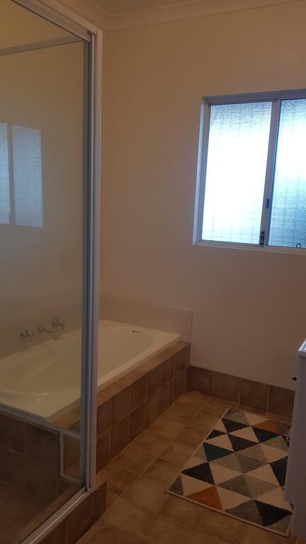 A Better Life Animal Sanctuary FarmStay - Private Two-Bedrooms, Lounge Room & Bathroom & Toilet, Shared Kitchen - Accommodation Georgetown 2