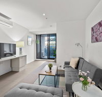 A Bright  Airy CBD Apt Next to Southern Cross