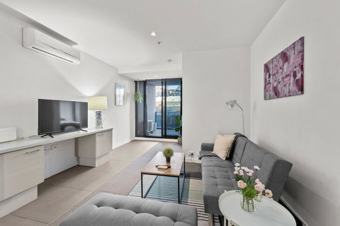 A Bright & Airy CBD Apt Next To Southern Cross - Accommodation Georgetown 0