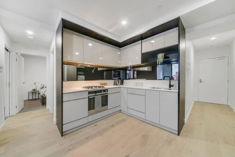 A Modern 2BR Apt, 5-min Walk To Melbourne Central - Accommodation Georgetown 2