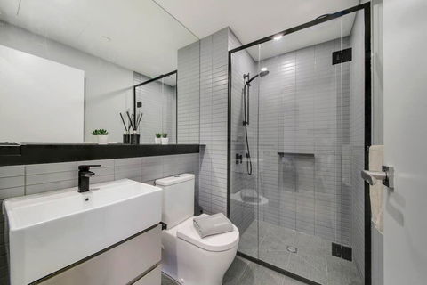 A Modern 2BR Apt, 5-min Walk To Melbourne Central - Accommodation Georgetown 3