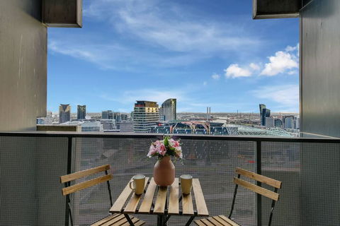 A Modern 2BR CBD Apt, City Views, FREE Parking - Accommodation Georgetown 1