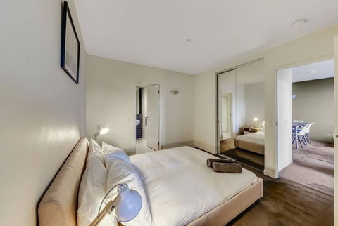 A Modern 2BR CBD Apt, City Views, FREE Parking - Accommodation Georgetown 2