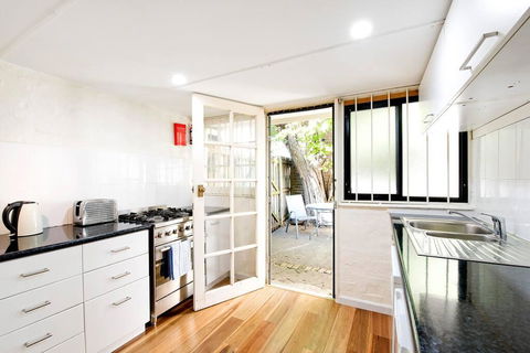 A Quaint Darlinghurst Cottage - Accommodation Georgetown 2