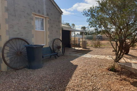 A Real Bush Retreat. Kangas, Emus & Starry Skies. - Accommodation Georgetown 3