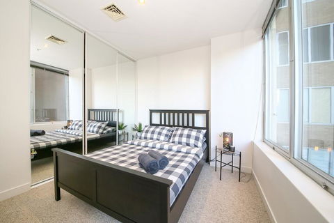 A Spacious & Central 2BR Apt Near Flinders Station - Accommodation Georgetown 1