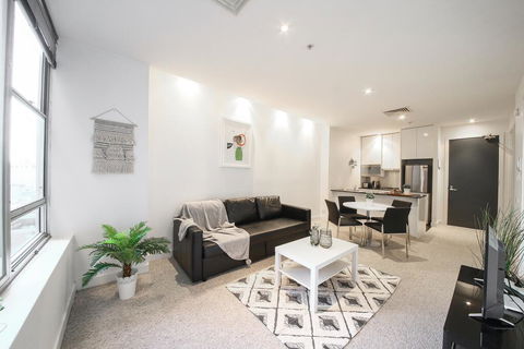A Spacious & Central 2BR Apt Near Flinders Station - Accommodation Georgetown 0