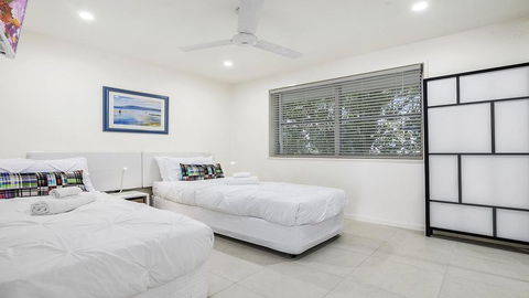 A Stylish Apartment With Noosa Views! - Unit 6 Yaringa 29 Noosa Drive - Accommodation Georgetown 2
