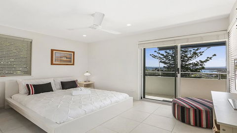 A Stylish Apartment With Noosa Views! - Unit 6 Yaringa 29 Noosa Drive - Accommodation Georgetown 1