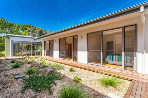 A SWEET ESCAPE - Beachfront Tranquility - Accommodation Georgetown 1