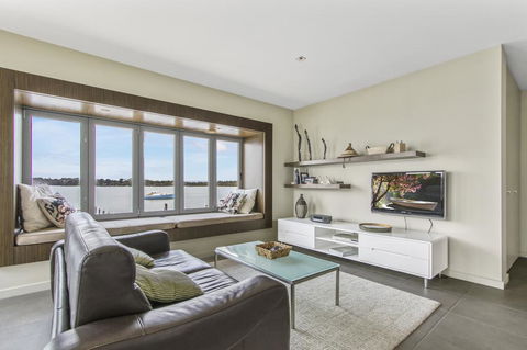 A Window On The Bay - Accommodation Georgetown 3