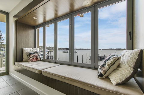 A Window On The Bay - Accommodation Georgetown 2