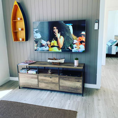 Abode Callala Beach Jervis Bay - 100m To Beach! - Accommodation Georgetown 3