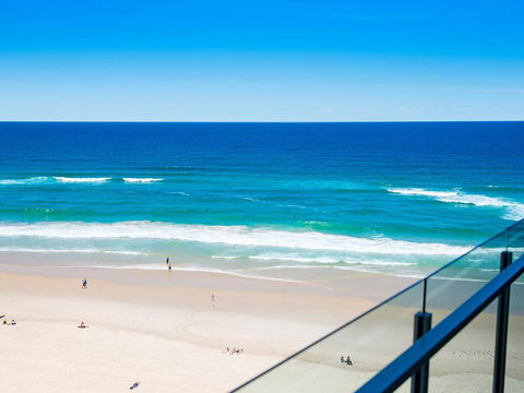Absolute Beachfront In The Heart Of Surfers Paradi - Accommodation Georgetown 1