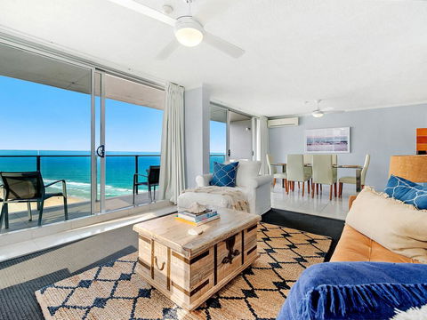 Absolute Beachfront In The Heart Of Surfers Paradi - Accommodation Georgetown 0