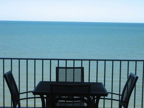 Absolute Beachfront With Million Dollar Views - Accommodation Georgetown 0
