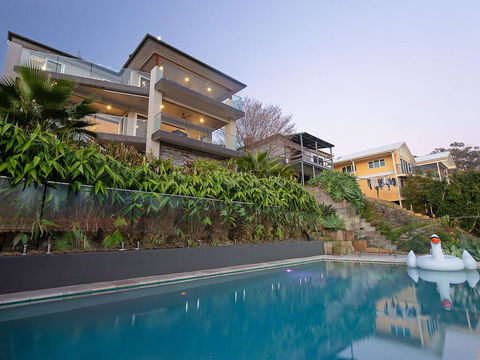 Absolute Waterfront Lakehouse Fishing Point Waterfront Pool Jetty - Accommodation Georgetown 0