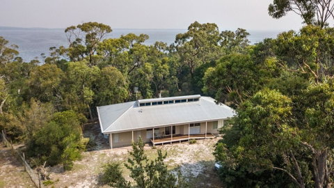 Acacia Lakehouse - The Lake At Your Doorstep - Accommodation Georgetown 0