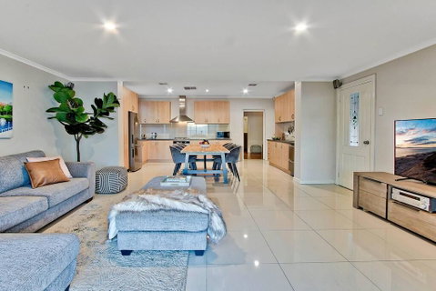 Adelaide 4 Bedroom House With Pool - Accommodation Georgetown 3