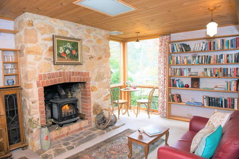 Adelaide Hills 'Camellia Cottage' - WiFi - Accommodation Georgetown 0