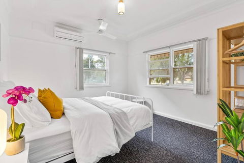 East Hills Waterfront Bliss - Accommodation Georgetown 1
