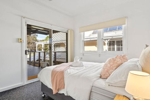 East Hills Waterfront Bliss - Accommodation Georgetown 4