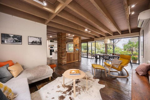 Echo Beach In Somers - Accommodation Georgetown 2