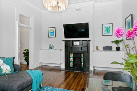 EDW19 - Stylish 2-Bed, 2-Bath Townhose In Drummoyne - Accommodation Georgetown 2