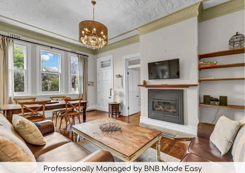 Edwina Suite II - Fireplace, Elegant Heritage Home - Accommodation Georgetown 1