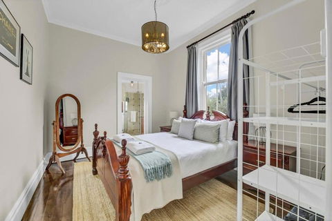 Edwina Suite II - Fireplace, Elegant Heritage Home - Accommodation Georgetown 2