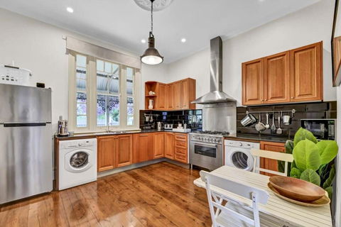 Edwina Suite II - Fireplace, Elegant Heritage Home - Accommodation Georgetown 4