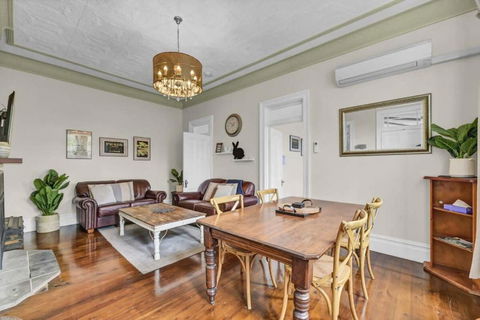 Edwina Suite II - Fireplace, Elegant Heritage Home - Accommodation Georgetown 0