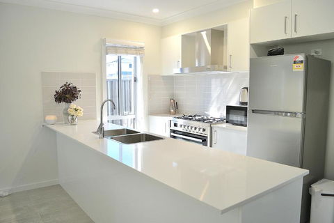 Elegant & Convenient New House At Leppington - Accommodation Georgetown 1