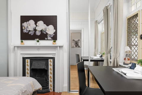 Elegant Double Room - Mins To Transport And Stores - Shared Bathroom - Accommodation Georgetown 3