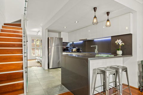 Elegantly Modern 2-Bed In The Heart Of Chippendale - Accommodation Georgetown 3