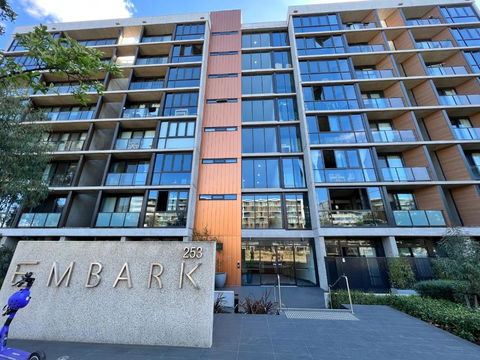 Embark Luxe 2BR 2Bath Apartment In Lynham 1 Secure Carpark Wifi Canberra - Accommodation Georgetown 1