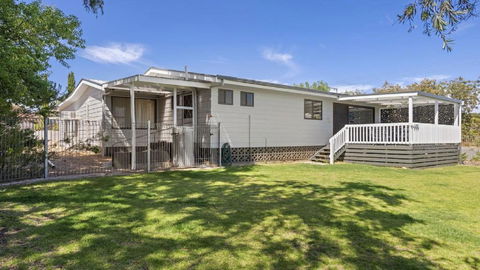 Endymion Is Ideally Situated On The Esplanade - Accommodation Georgetown 0