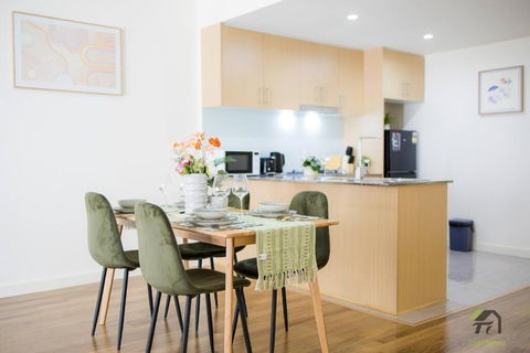 Entire 2 Bedroom In The Heart Of Wolli Creek - Accommodation Georgetown 1